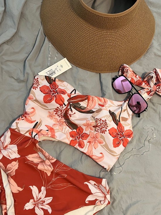 Phax Other - NWT Floral One-Shoulder Women's One-Piece (Monokini) Swimsuit in Coral Floral